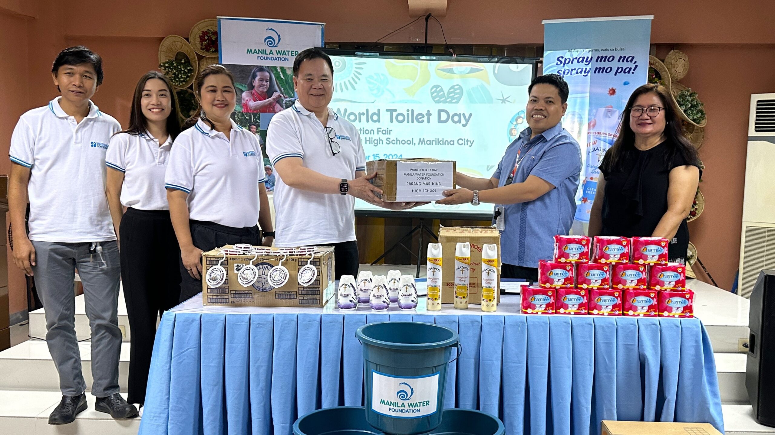 (from left) Rommel Taan, Supply Chain Head, Janna dela Cruz, Brand Manager, Maya Leander, Marketing Head, Neogin Evangelista, President & General Manager and Mr Tiburcio Aplacador, School Head, Parang High School