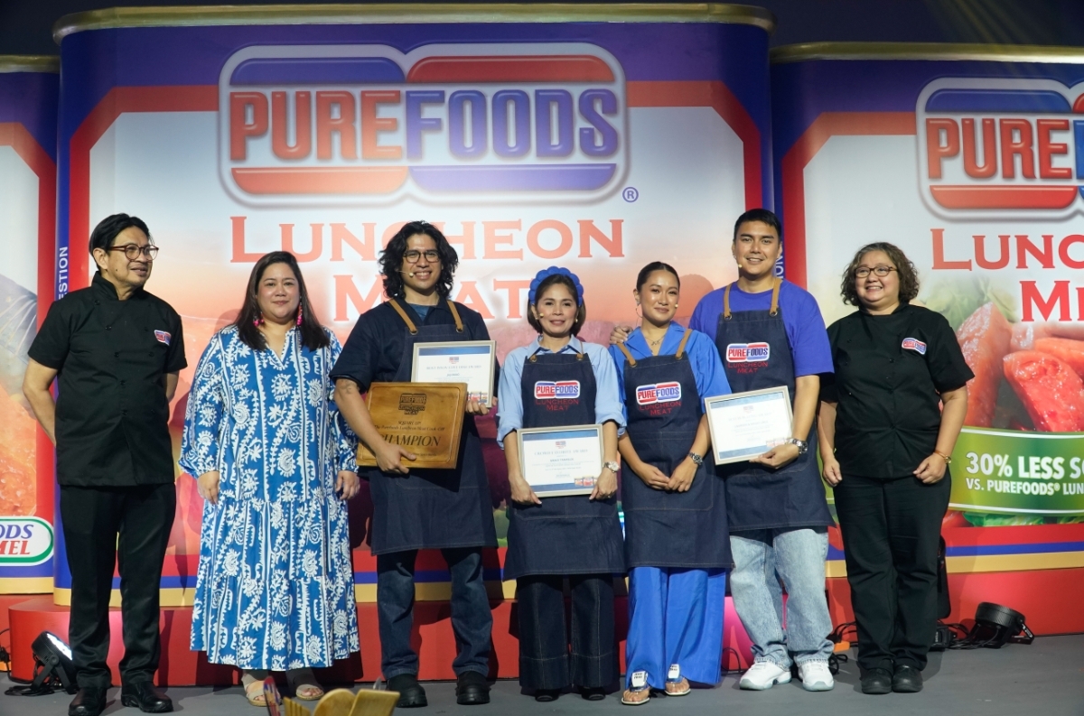 L-R: Cook off Judge Chef Gene Gonzalez; Purefoods Head of Marketing, Mai Gonzales; Cook off challengers, Jujumao; Grace Tanfelix; Laureen Uy-Cruz and Miggy Cruz; and Cook off Judge Chef Pam Obieta